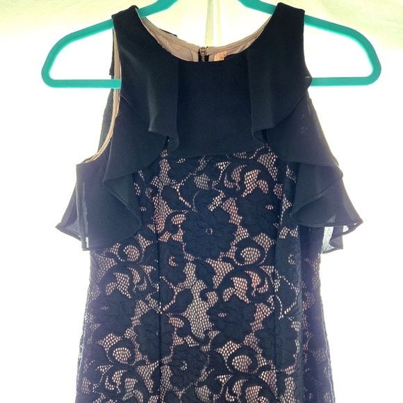 Stunning Lace Dress EUC - Picture 2 of 11